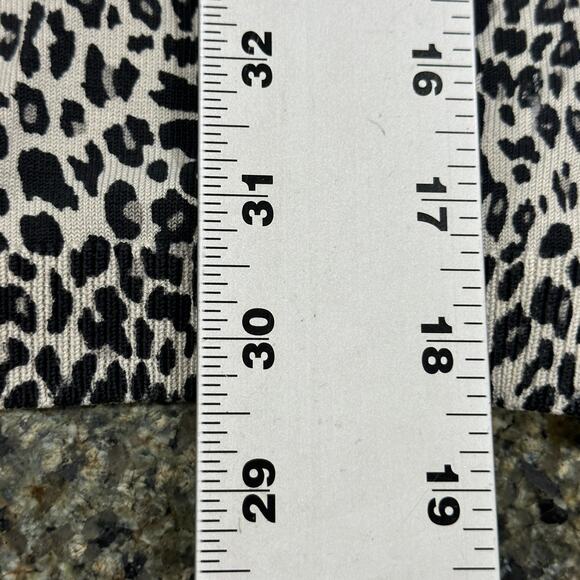 Silx By August Silk Cardigan Sweater Size M Gray Black Leopard MISSING BUTTON - Picture 5 of 9